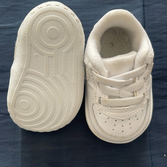 Nike Baby Walker Shoes in Cream - Picture 3 of 4